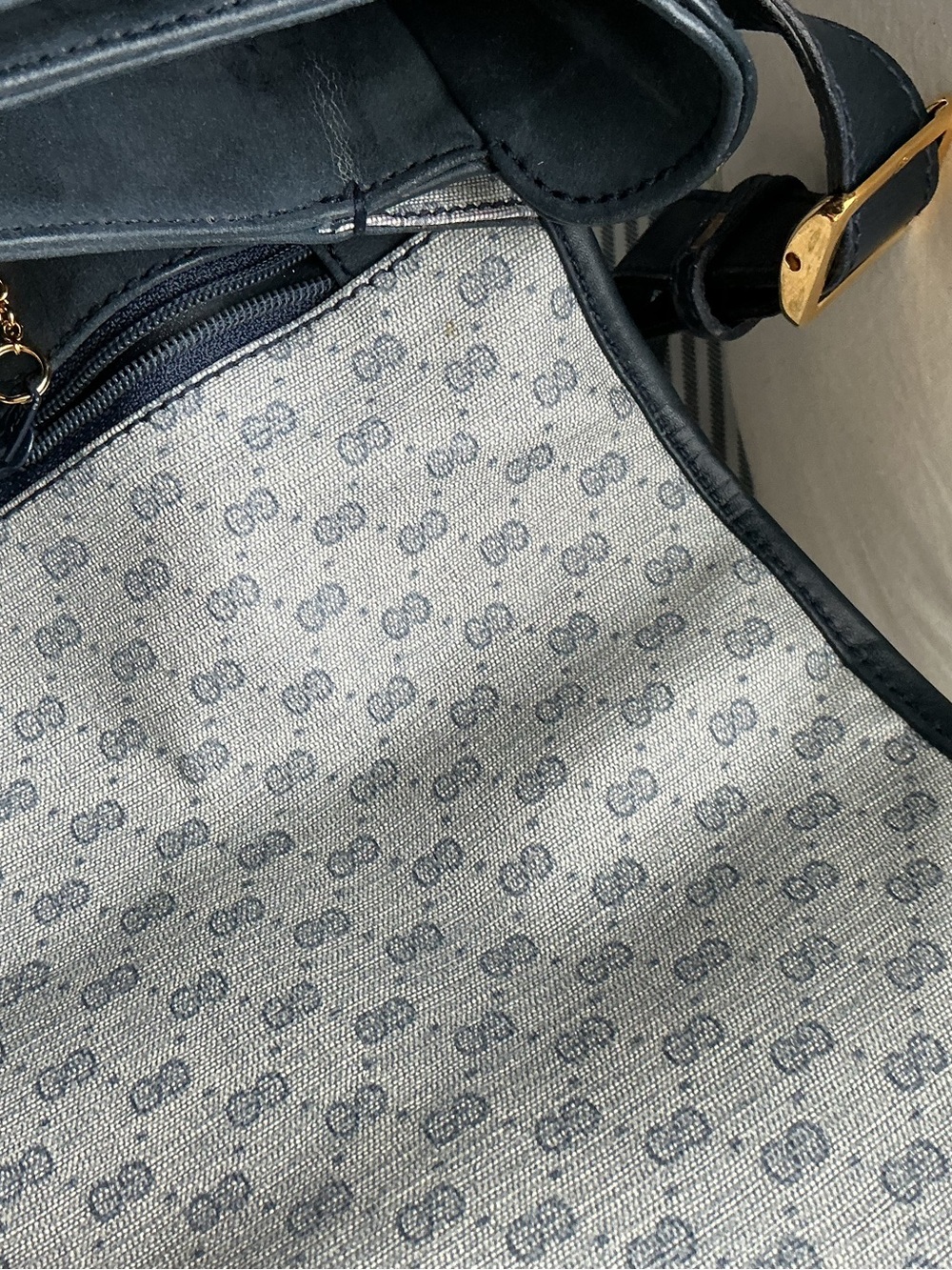 GUCCI Classic Monogram Crossbody Bag in Light Gray and Black - Picture 9 of 16